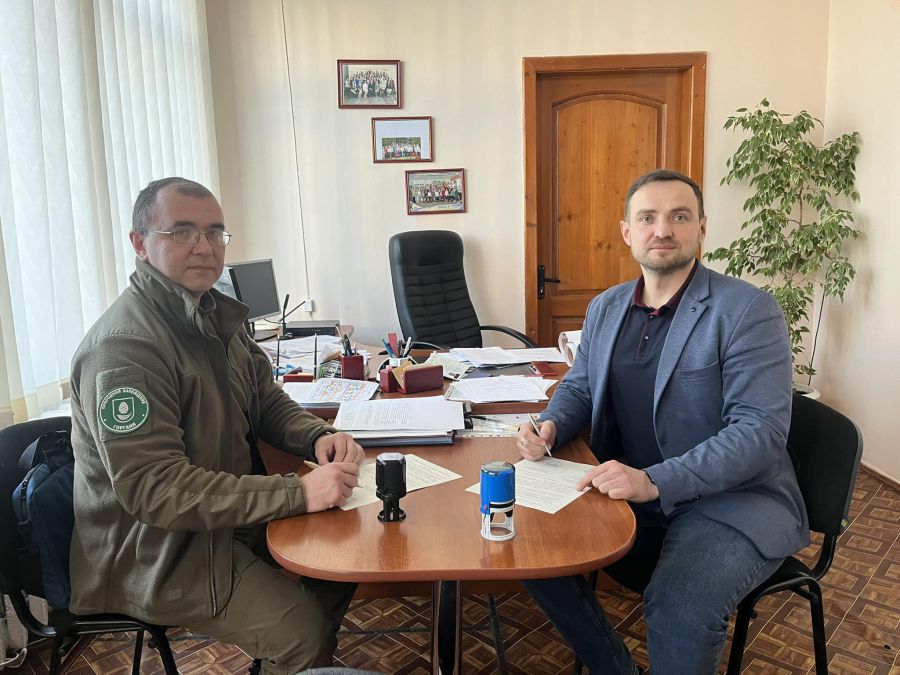 Угоду підписали директор ліцею Мирослав Кусень і директор заповідника "Ґорґани" Ярослав Петращук 