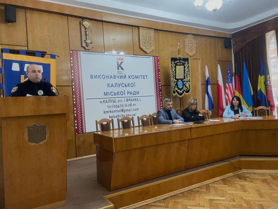 Поліцейські офіцери систематично проводили профілактичні заходи в навчальних закладах