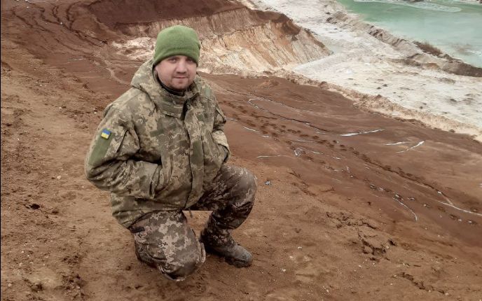 Михайло міг мати бронь, проте відмовився і добровільно звернувся до військкомату