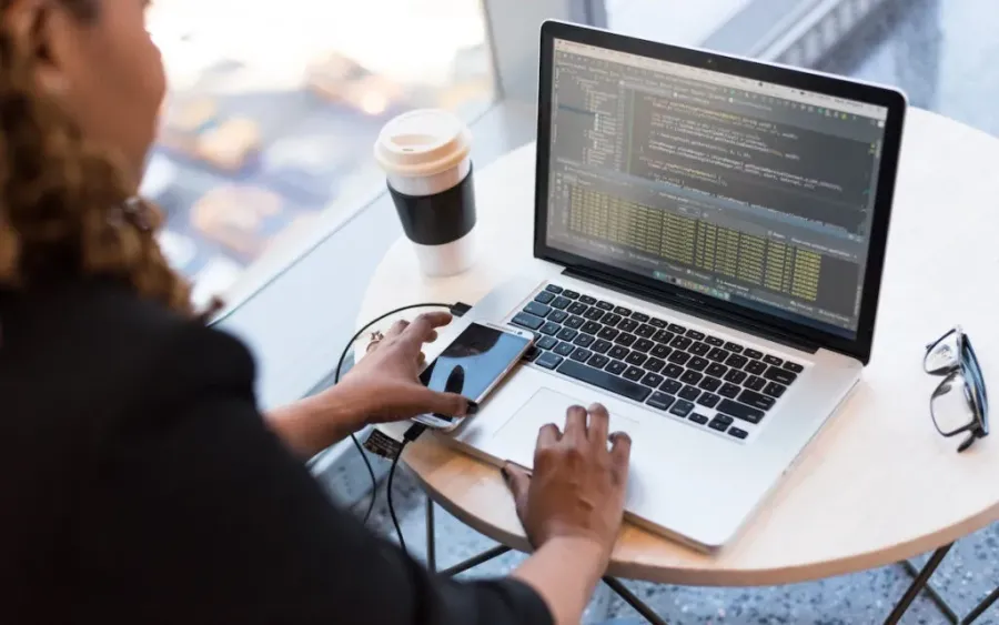 Ілюстроване фото. До жовтня 2024 року медичні підприємства громади телепослуг не купували