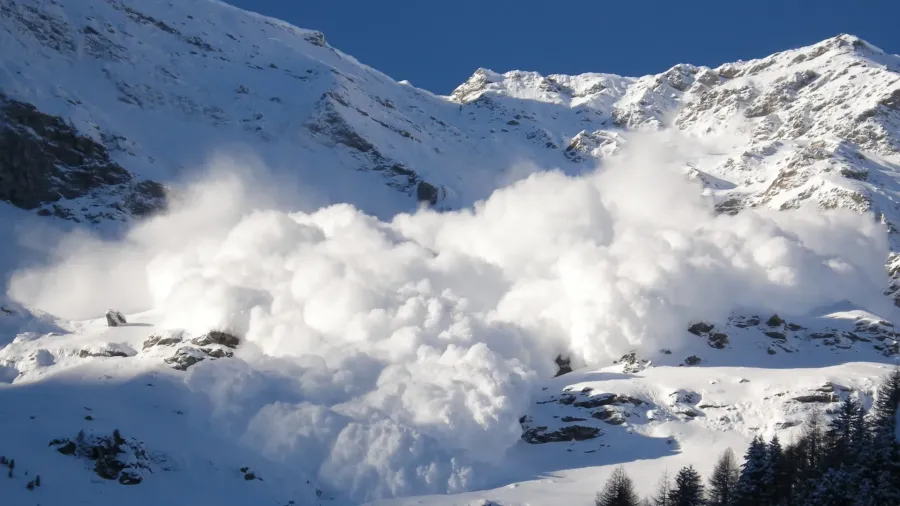 Ілюстроване фото. Снiголавинна небезпека очікується у зв’язку з відлигою