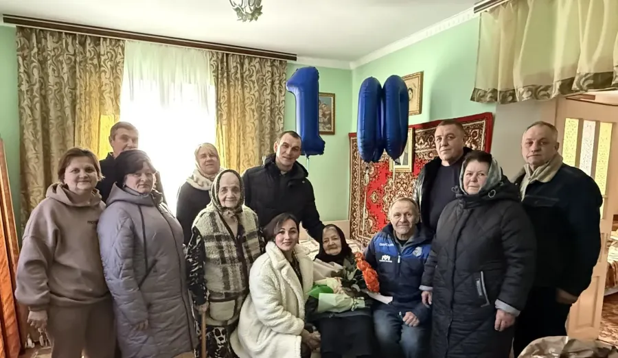 У довгожительки троє онуків, а також численні правнуки й праправнуки, які проживають в Івано-Франківську та Калуші