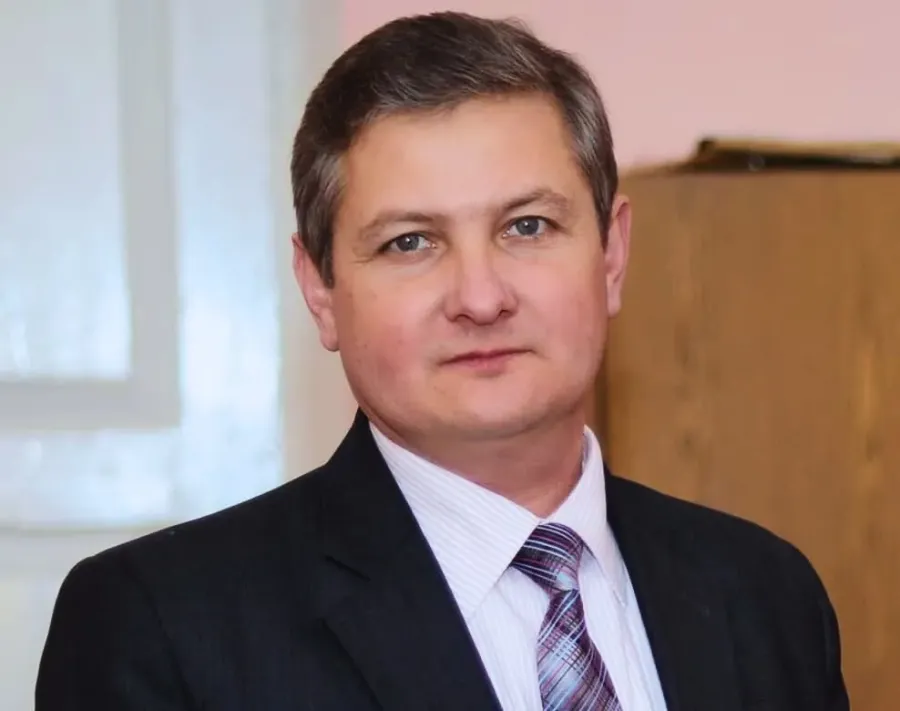 Творчим здобутком Василя Ровенка став ансамбль народної музики Івано-Франківського музичного училища