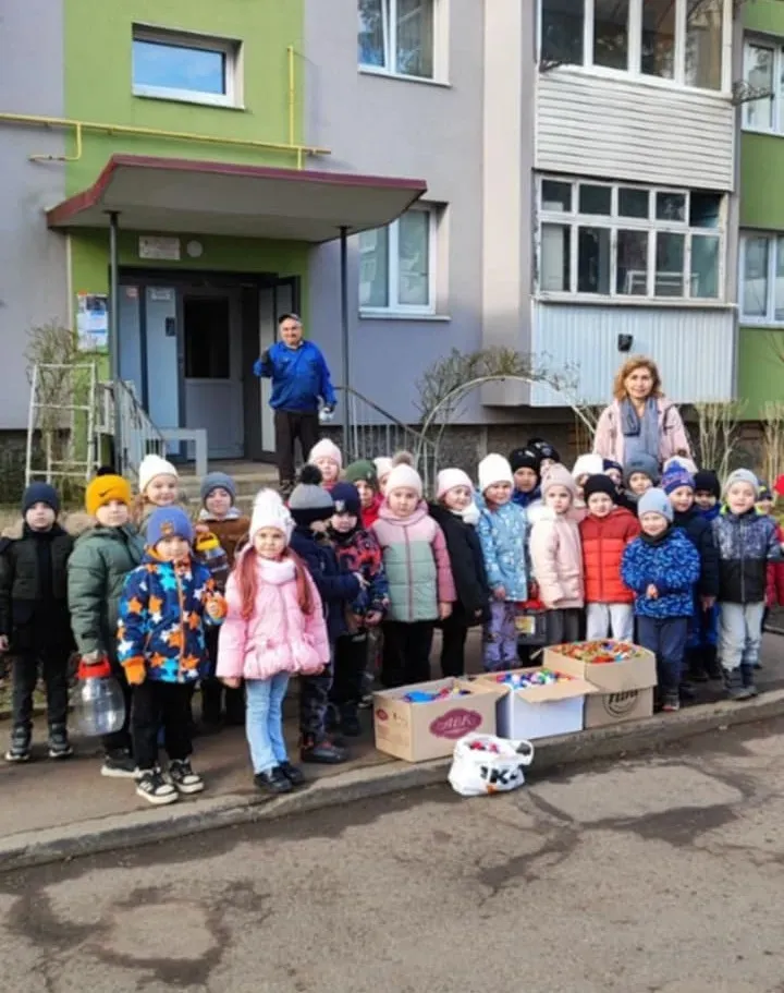 Дошкільнята принесли до ОСББ пластикові кришечки