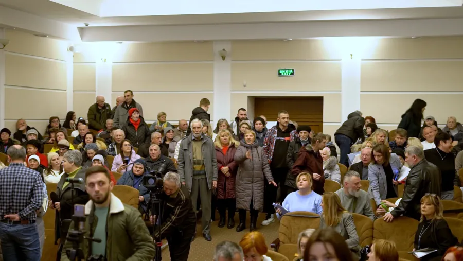 На пленарне засідання сесії підтримати скасування тарифів прийшли щонайменше сотня калушан