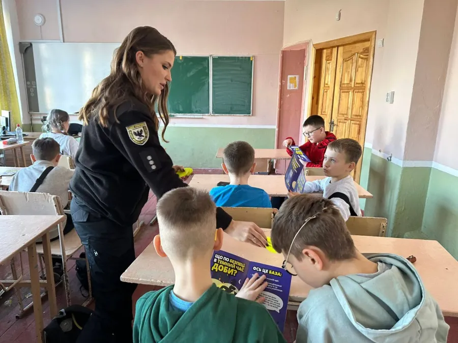 На зустрічі йшлося про важливість світловідбивних елементів на одязі та речах