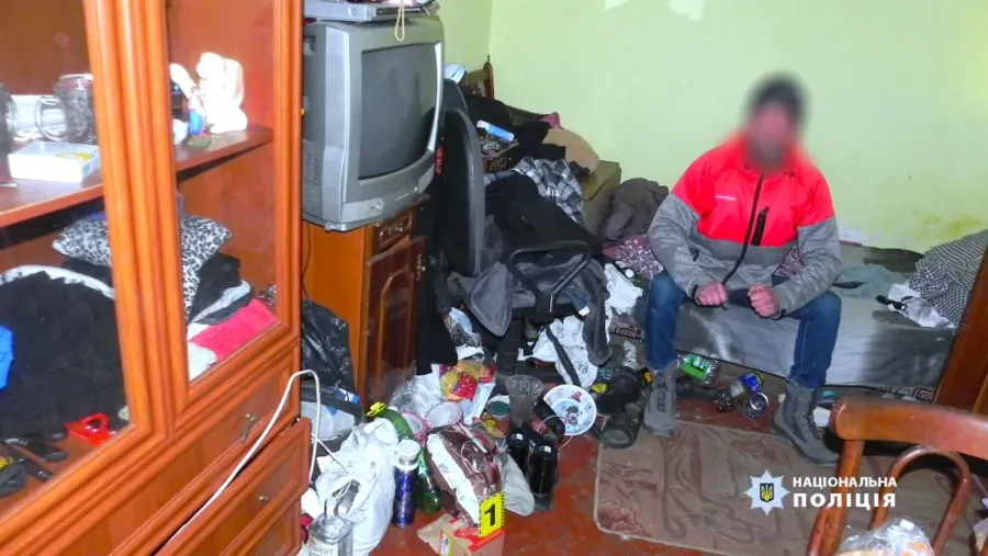 Як стало відомо, фігурант разом з потерпілою розпивали спиртні напої