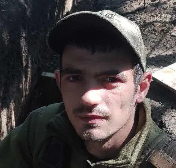 У скорботі за воїном батьки, дружина, чотирирічний син і дві молодші сестри