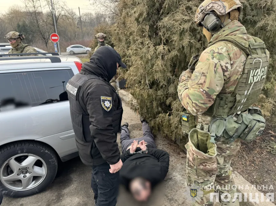 Фігурант підшуковував клієнтів для продажу засобів ураження через месенджери