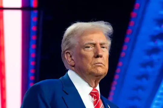 Трамп попередив, що Україну "піднесуть Путіну на тарілочці", якщо вона відмовиться від цих умов