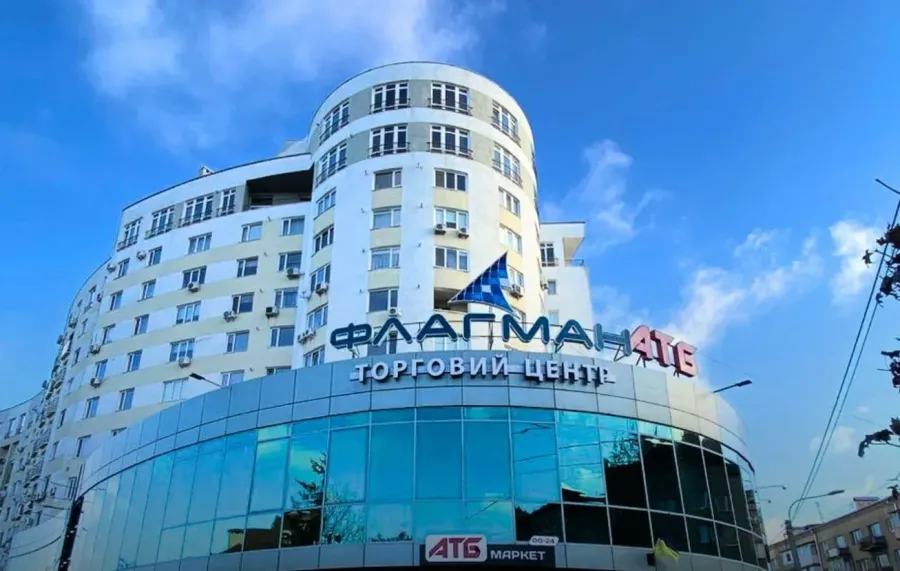 Триповерховий торговий центр "Флагман" в Івано-Франківську. Фото: АРМА