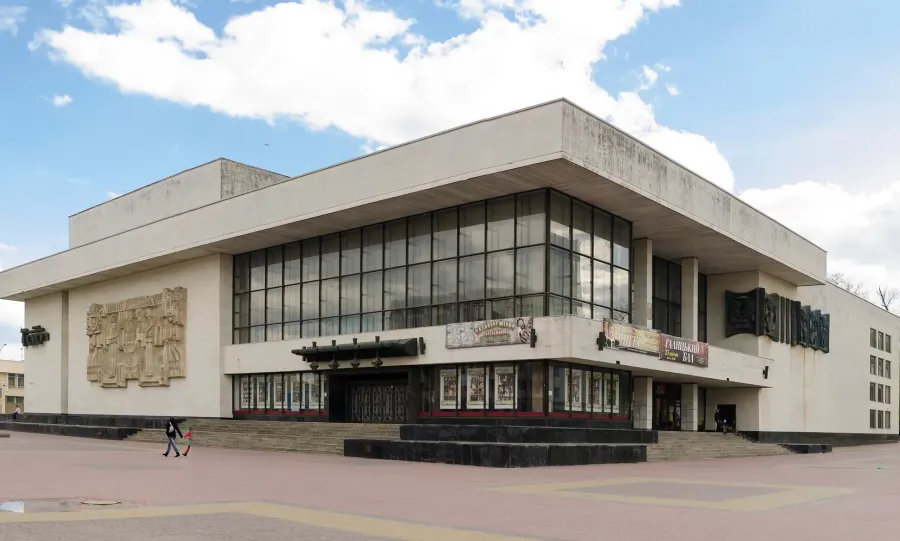 Охоронець допоміг доставити потерпілого в лікарню, оплачував витрати на лікування та відшкодував його дружині завдану шк