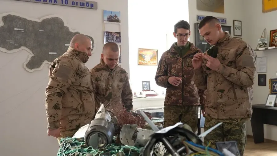 10 бригада "Едельвейс" — одне із шести формувань, з яким можна укласти цей контракт