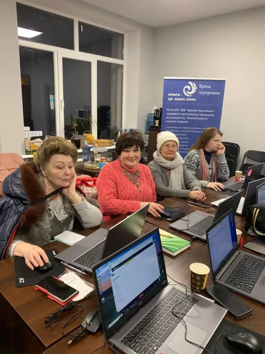 Жінки навчалися працювати з комп’ютерними файлами