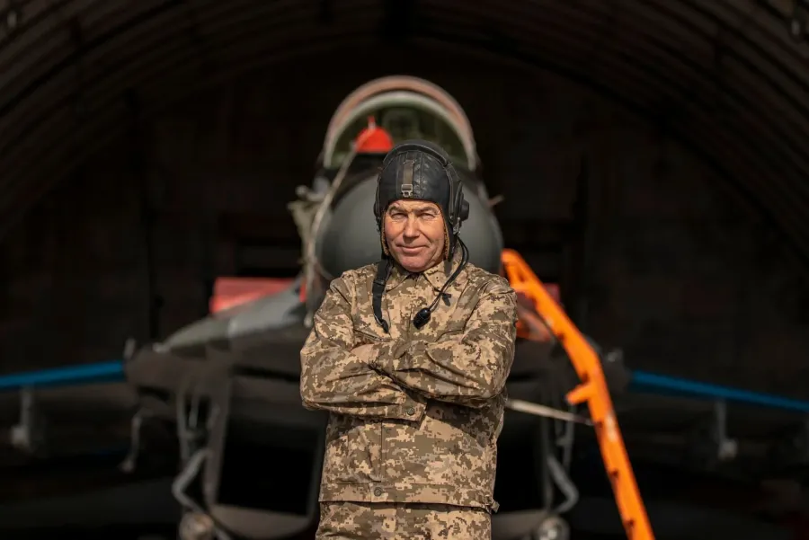 Авіаційні техніки готують літаки до важкої роботи в небі. Фото: 114 бригада тактичної авіації