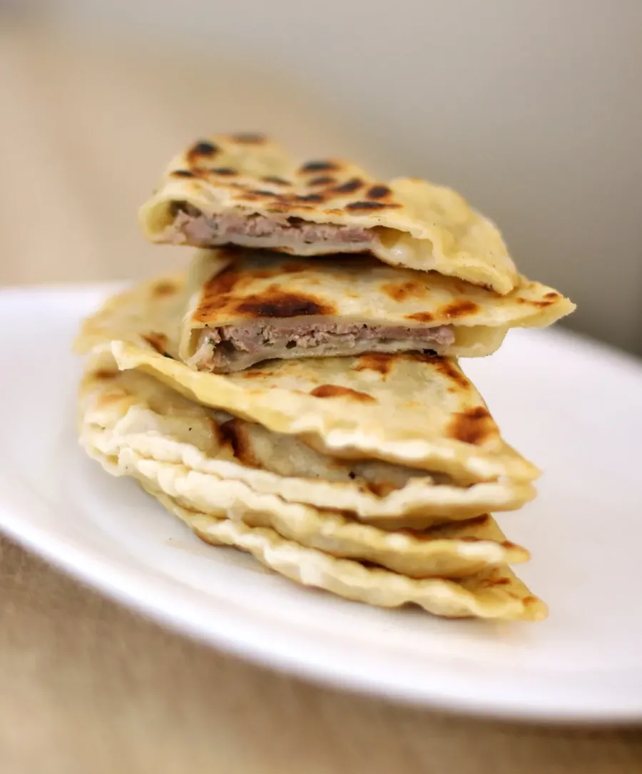  Гарячий янтик промастити з двох сторін вершковим маслом 