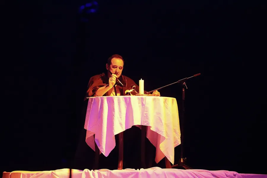  Театралізація перенесла глядачів у світ дум Шевченка. Фото: Калуська міська рада