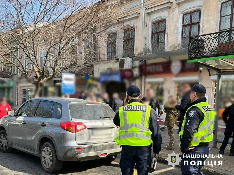 Невідомий чоловік вистрілив у перехожого
