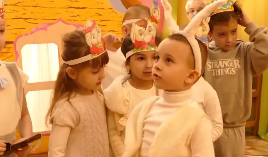 Ми не пустимо Вовка в Хатинку, — розповідає Іван