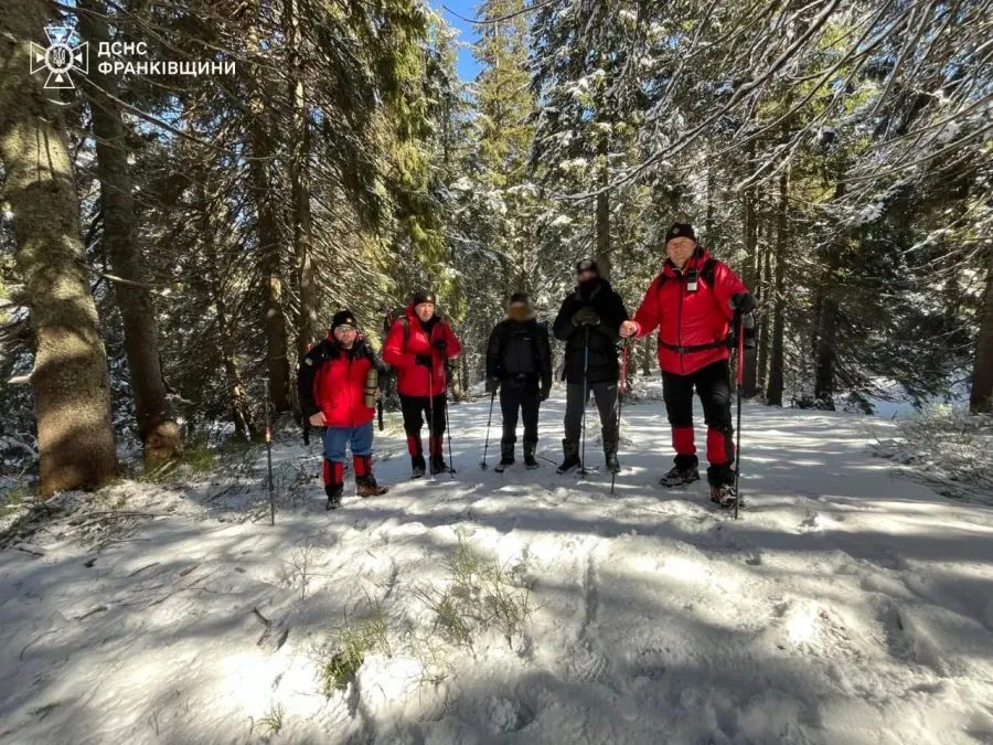 Рятувальники надали туристам необхідну допомогу