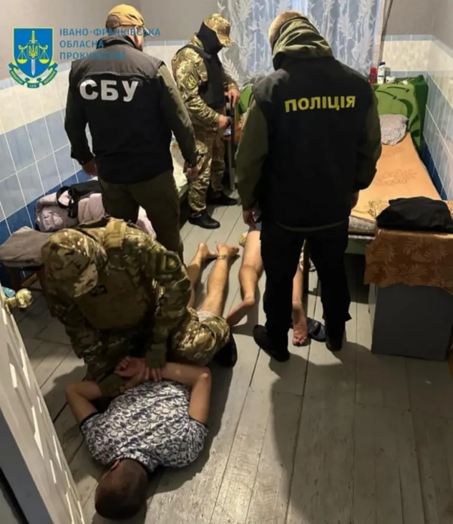 «Товар» обвинувачені маскували у продуктах, засобах гігієни та одязі