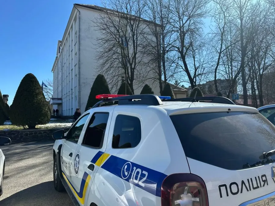 Через повідомлення сесію Долинської міської ради зупинили