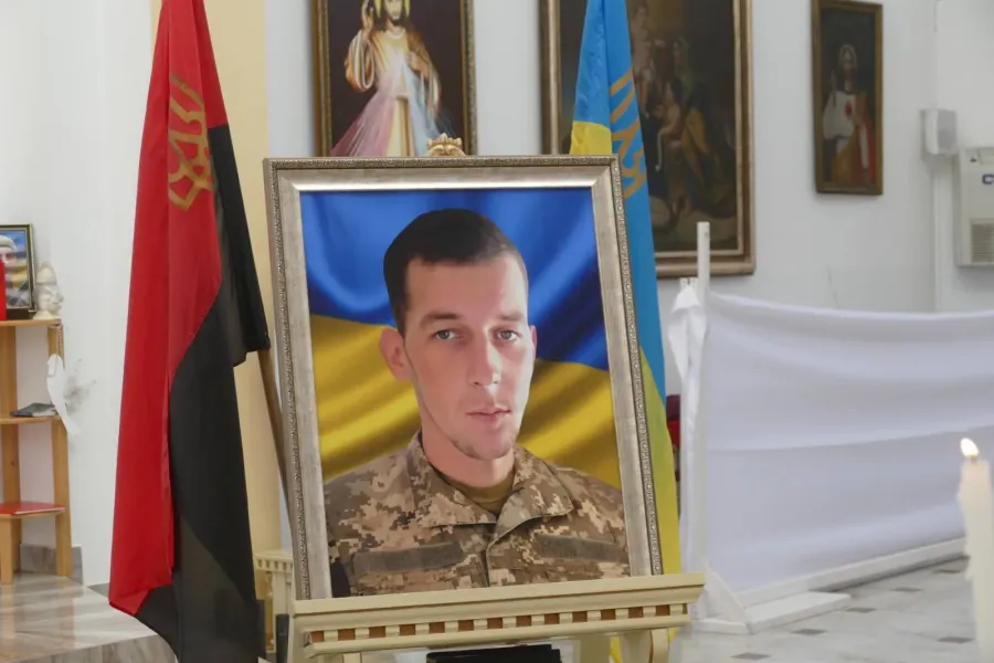 Світла пам'ять і слава Герою Олегу Івахнюку! Фото: Калуська міська рада