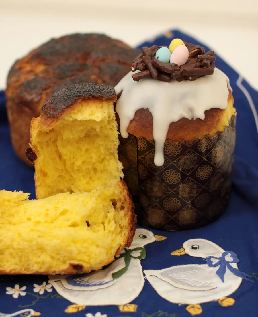 Паски після випічки залишити охолоджуватися в формах