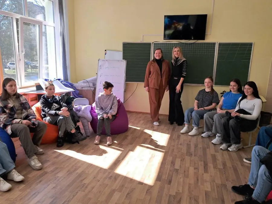 Учні ліцею проходять тренінги з фінансової грамотності на базі створеного молодіжного простору