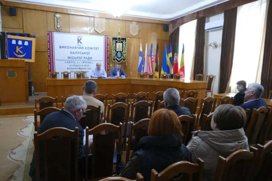 Проти дочасного завершення опалювального сезону виступили освітяни. Фото: Калуська міська рада