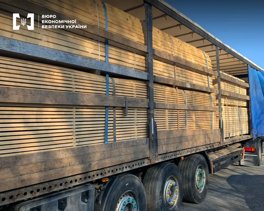 Детективи БЕБ задокументували факт незаконного вивезення лісопродукції 