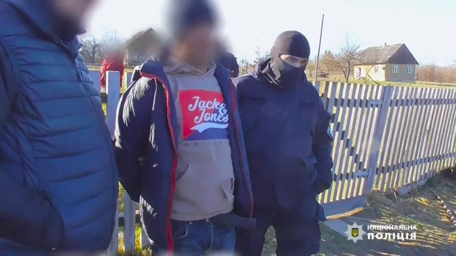 Підозрюваного затримали за місцем проживання