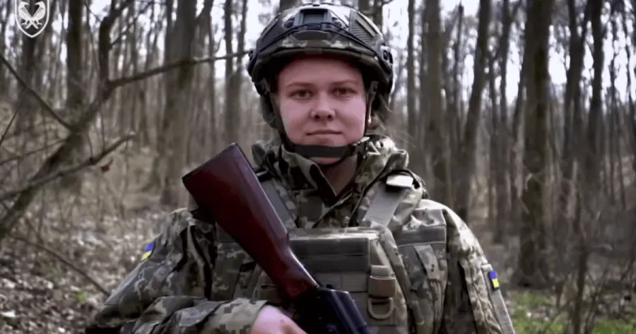 Дівчина каже, що має медичну освіту, а тому впевнена, що зможе принести користь у війську