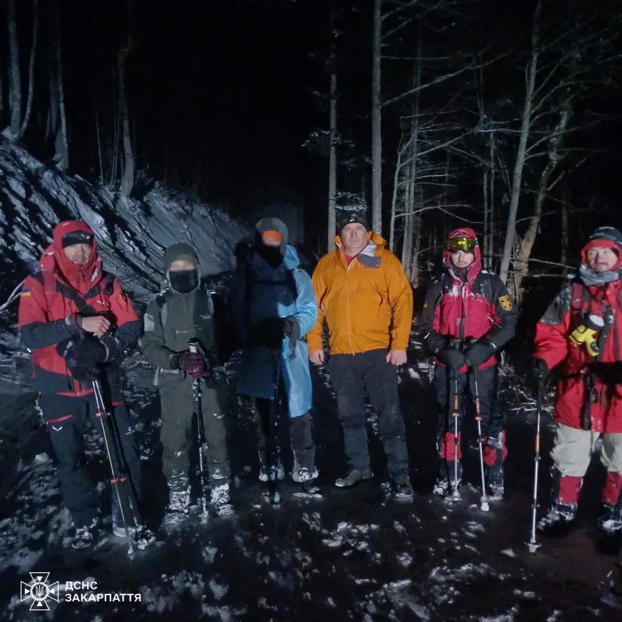 Близько 4 ранку рятувальники та туристи спустилися в урочище Тищора 