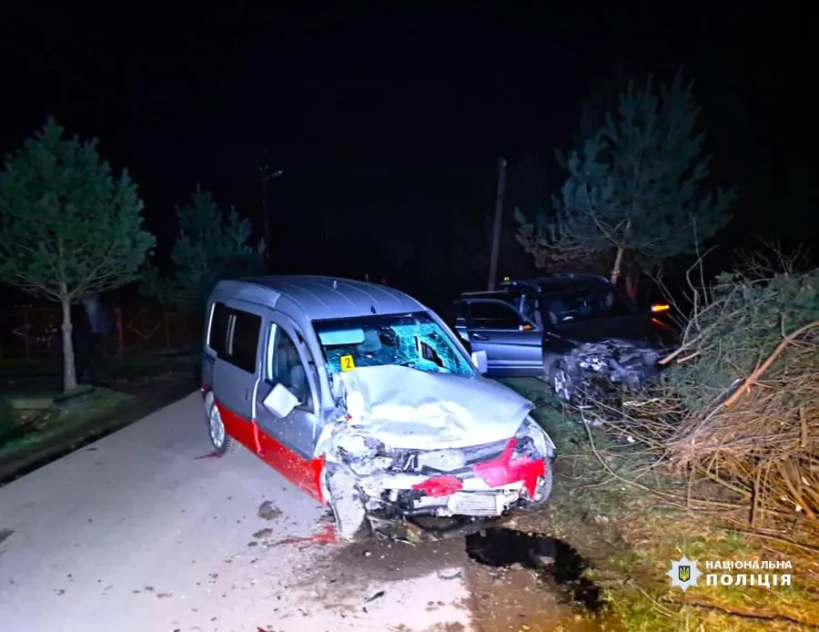 16-річний водій автомобіля Mercedes-Benz виїхав на зустрічну смугу руху