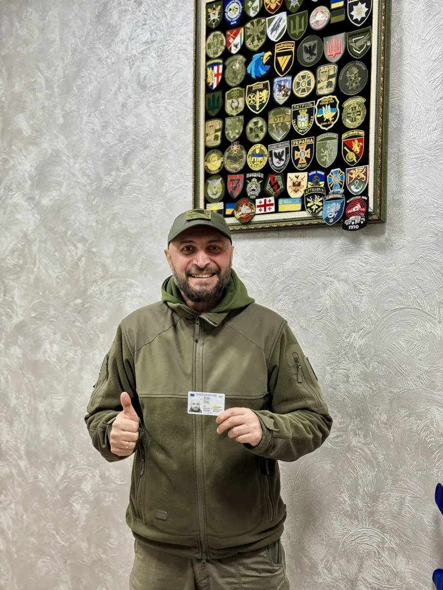 Уродженцеві Тбілісі Джамбулу Лелашвілі вручили паспорт громадянина України