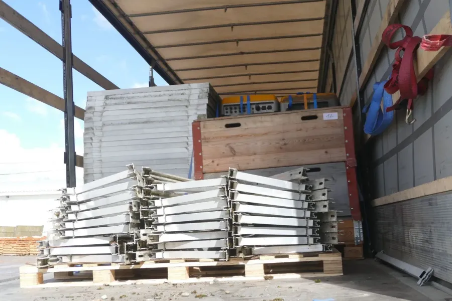 Обладнання розподілять між освітніми та медичними установами