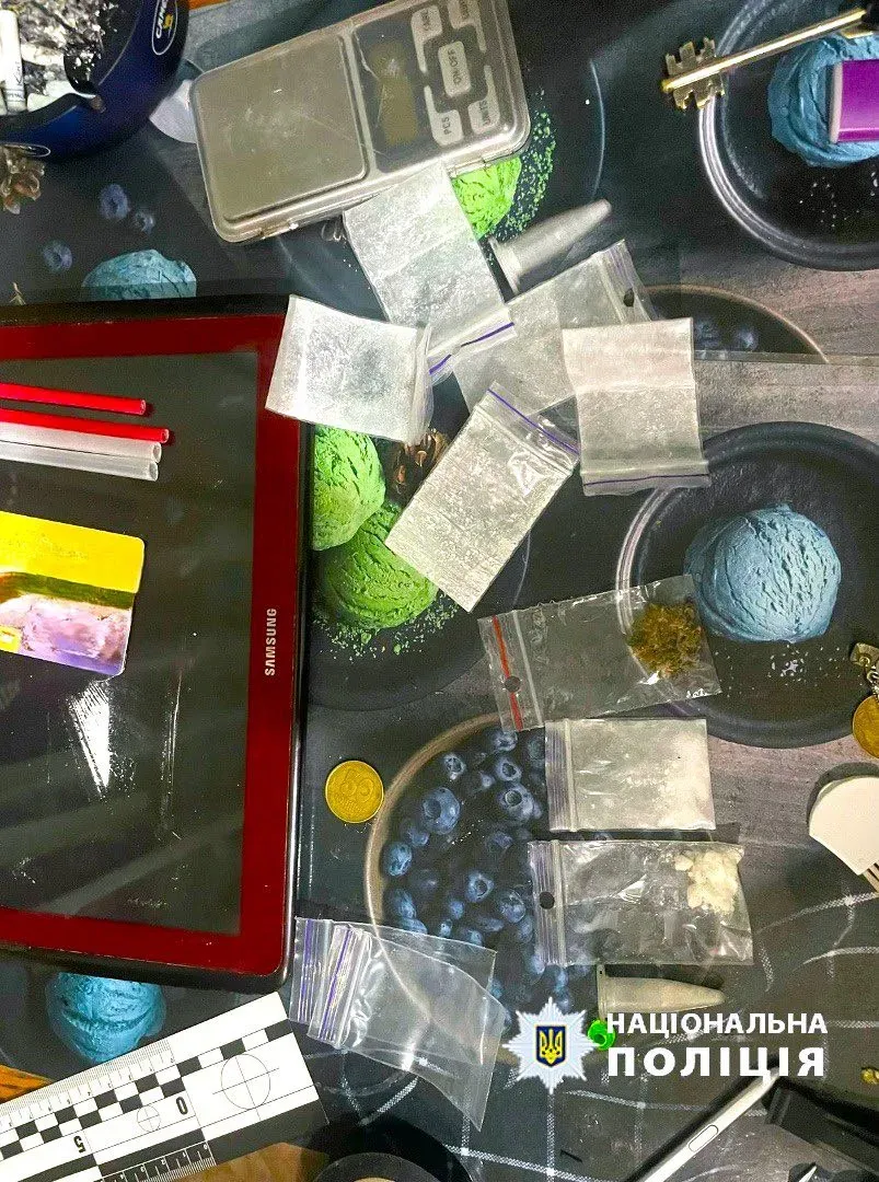Поліцейські оголосили підозру торговцю наркотиків 