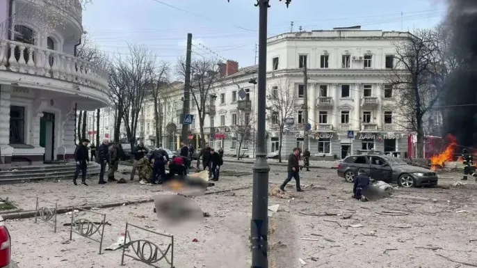 Росія вдарила двома балістичними ракетами по центру Сум