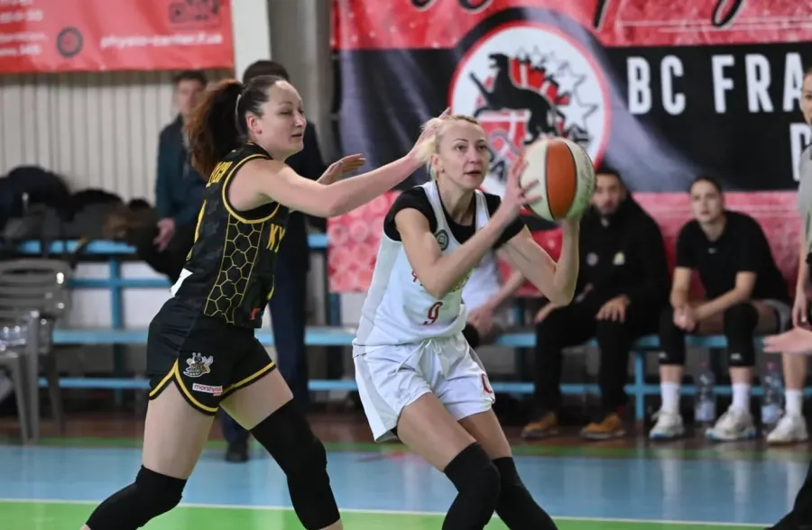 Оксана Моллова (справа) — вихованка калуського баскетболу. Фото: пресслужба БК "Франківська-Прикарпаття"