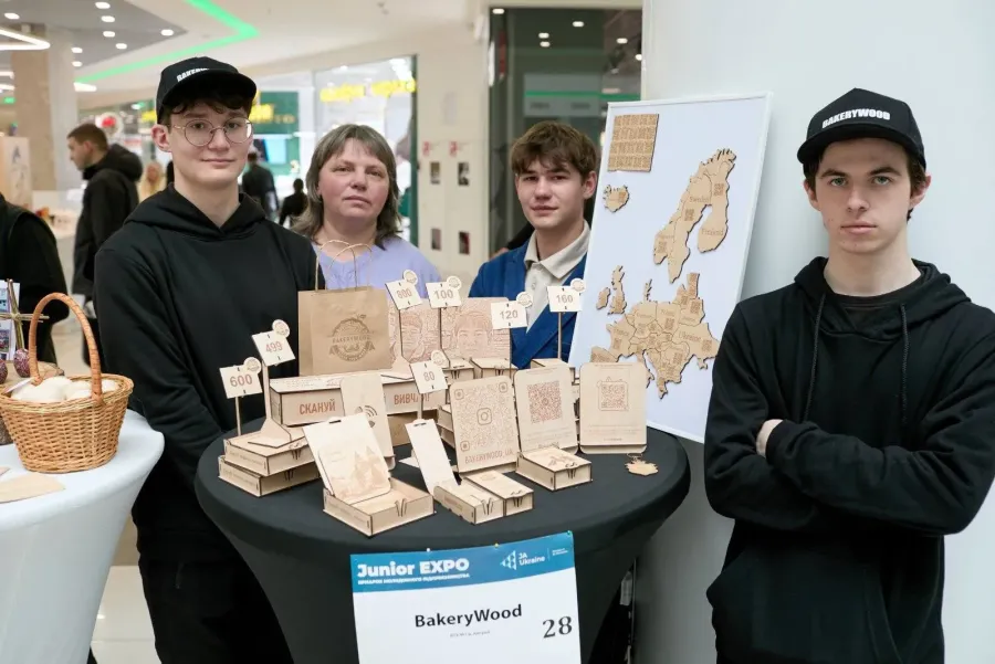 Студенти є представниками мінікомпанії "BakeryWood"
