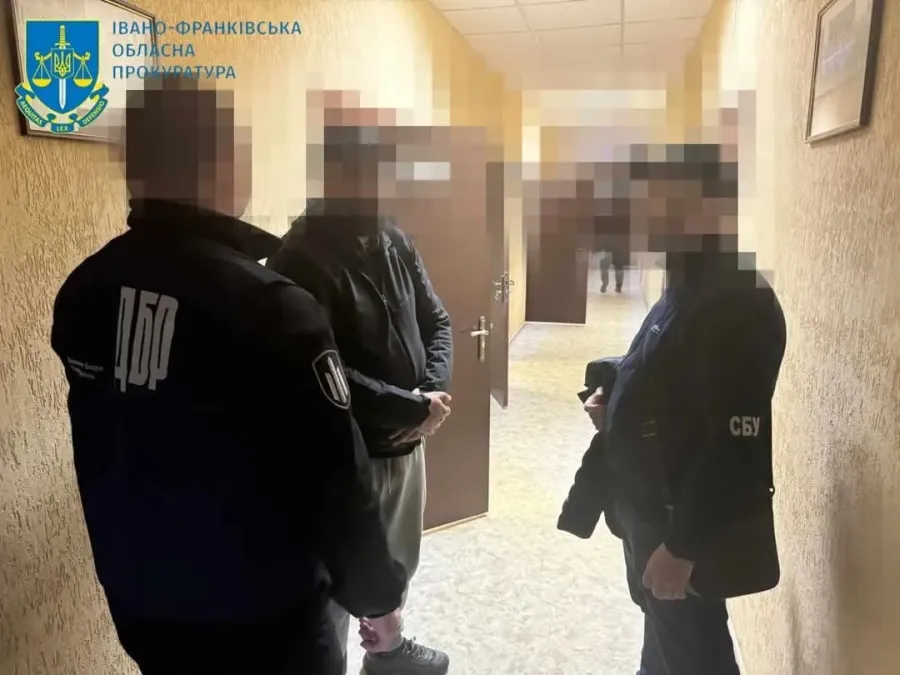 Наразі поліціянтів звільнили з роботи