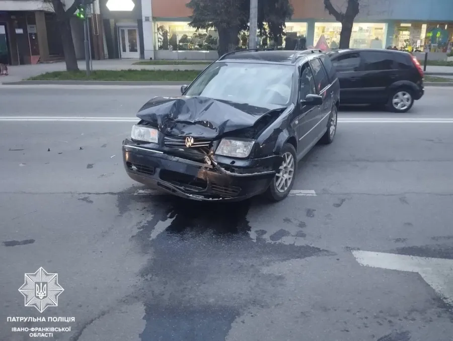 На водія Volkswagen патрульні склали адміністративні матеріали 