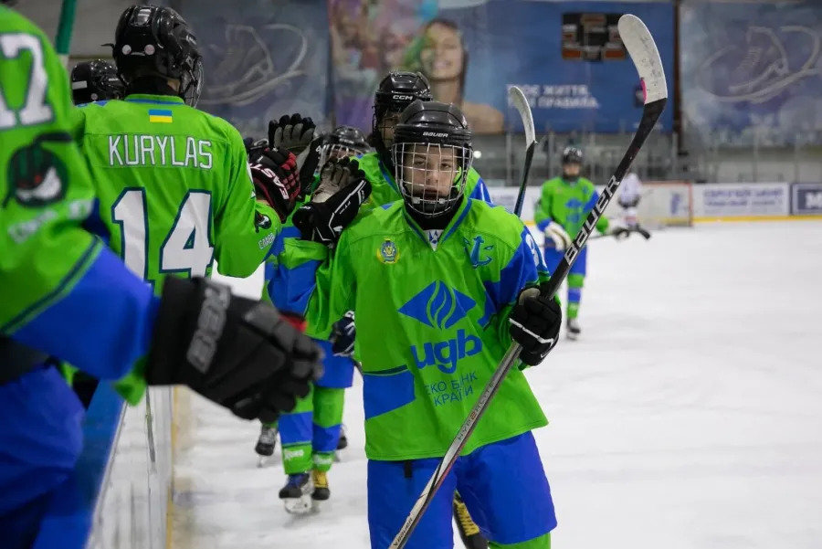 Одним із ключових гравців у складі чемпіонів став нападник Святослав Долішній, який забив 29 шайб