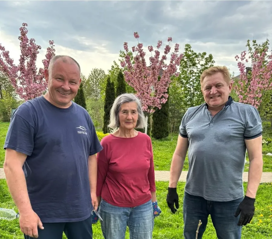 Жителі вулиці Сівецької очікують на цвітіння павловній, а тепер — і катальп