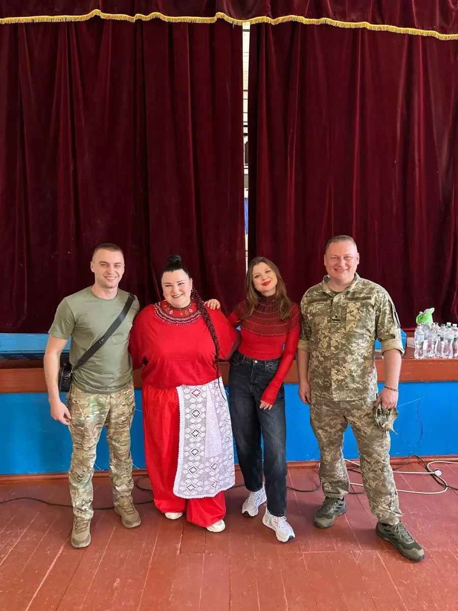 Своїм виступом артистки висловили підтримку бійцям