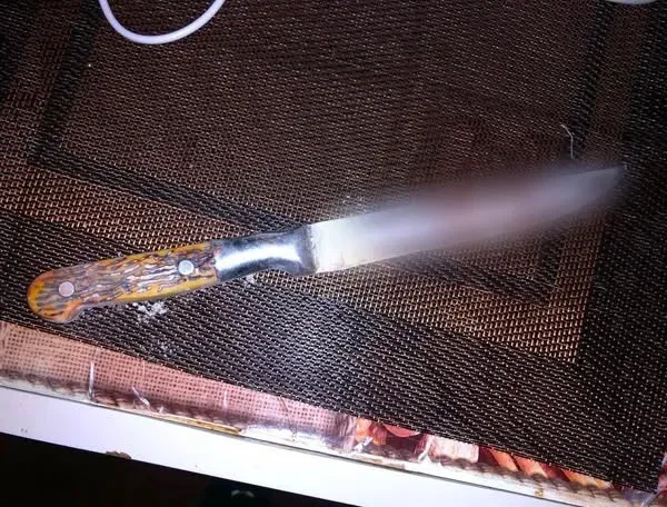 Чоловік схопив кухонний ніж та ударив ним батька