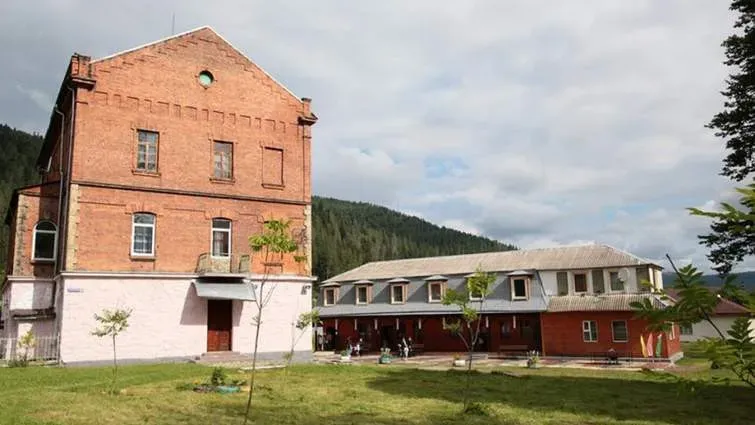 У 1906 році на цій території збудували монастир-пансіонат, що належав УГКЦ