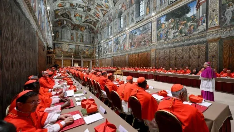 У Сикстинській каплиці відбулося перше голосування. Фото: Vatican News