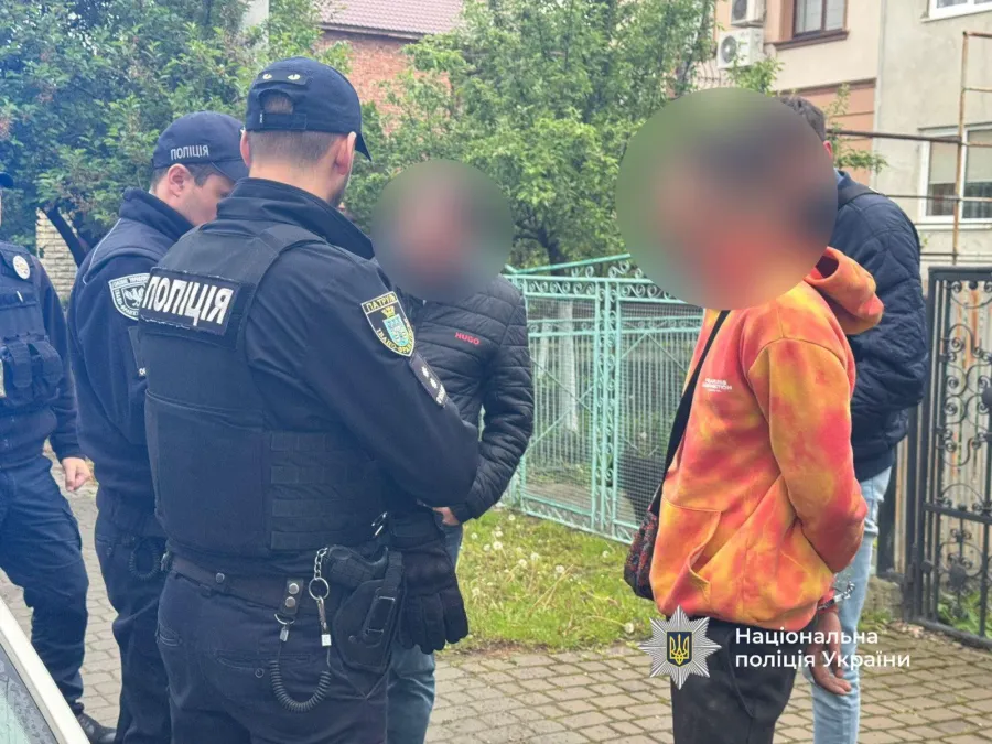 Хулігани — мешканці обласного центру, 1998 та 2001 років народження